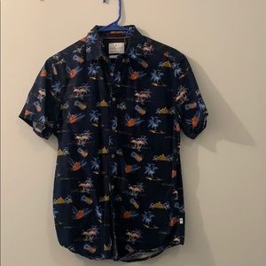 Short sleeve button up